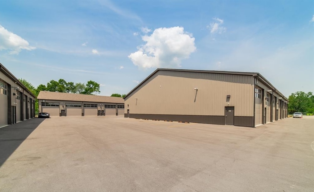 1641 Balian Rd, Waterford, MI 48327 - Unit C21 - - Interior Photo - Image 2 of 7