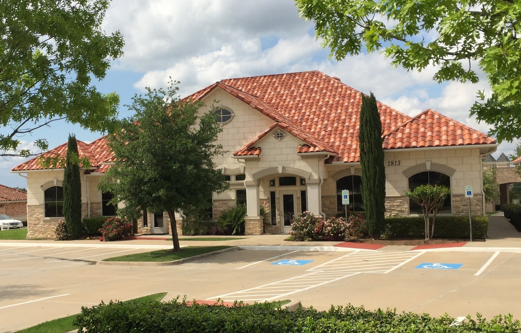 1813 Golden Trail Ct, Carrollton, TX à louer Photo du bâtiment- Image 1 de 6