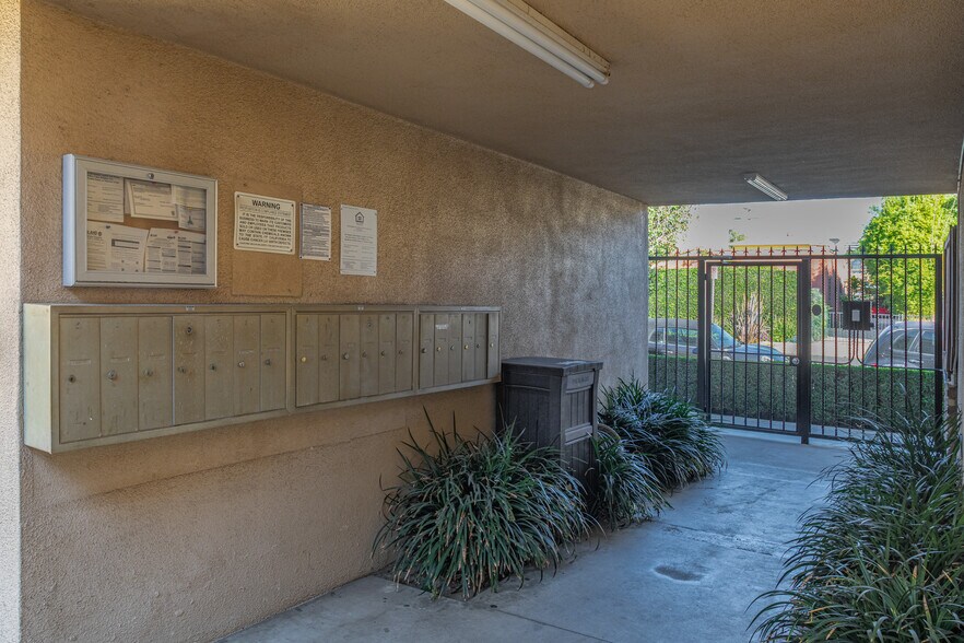 1755 Granville Ave, Los Angeles, CA à vendre - Photo du bâtiment - Image 3 de 21