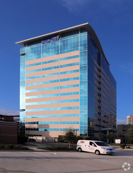 945 Bunker Hill Rd, Houston, TX à louer - Photo du bâtiment - Image 2 de 4