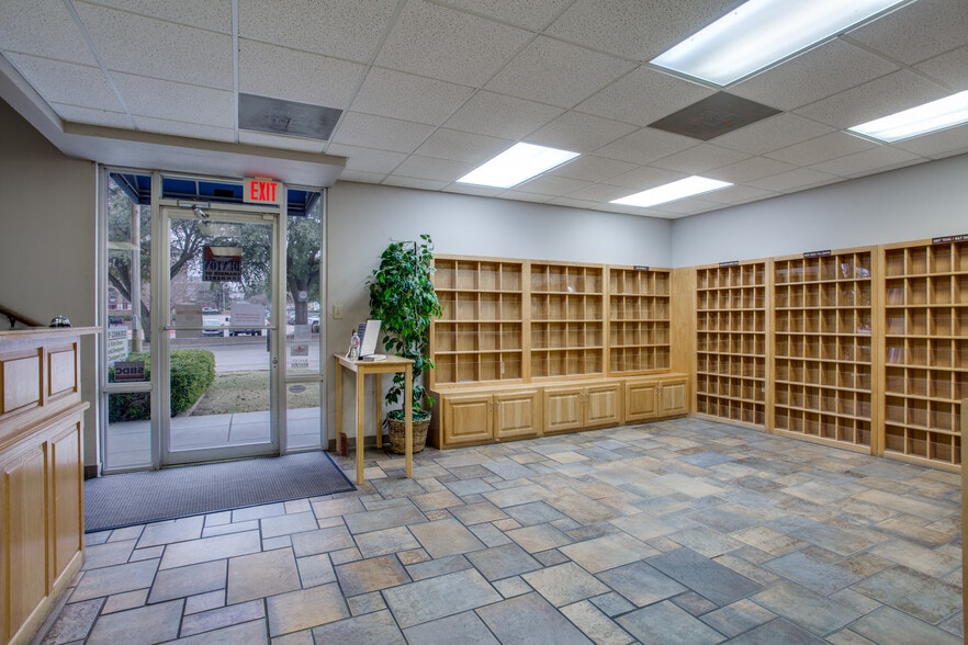 414 W Parkway St, Denton, TX for lease - Interior Photo - Image 3 of 9
