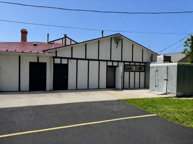 220 Rand Rd, Lakemoor, IL for lease - Building Photo - Image 3 of 15