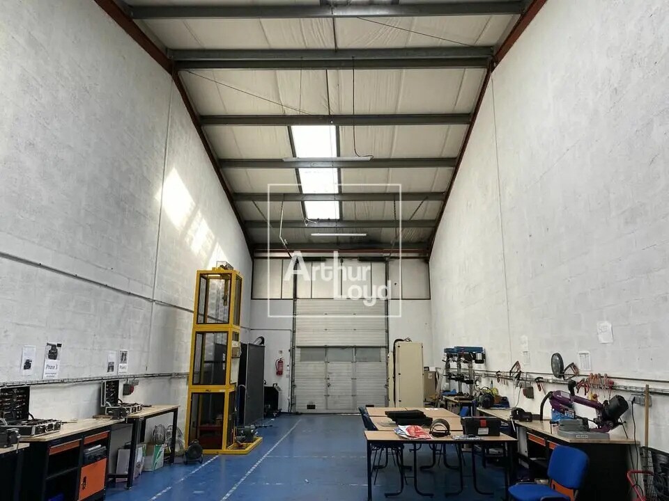 Office in Grigny for lease Interior Photo- Image 1 of 5