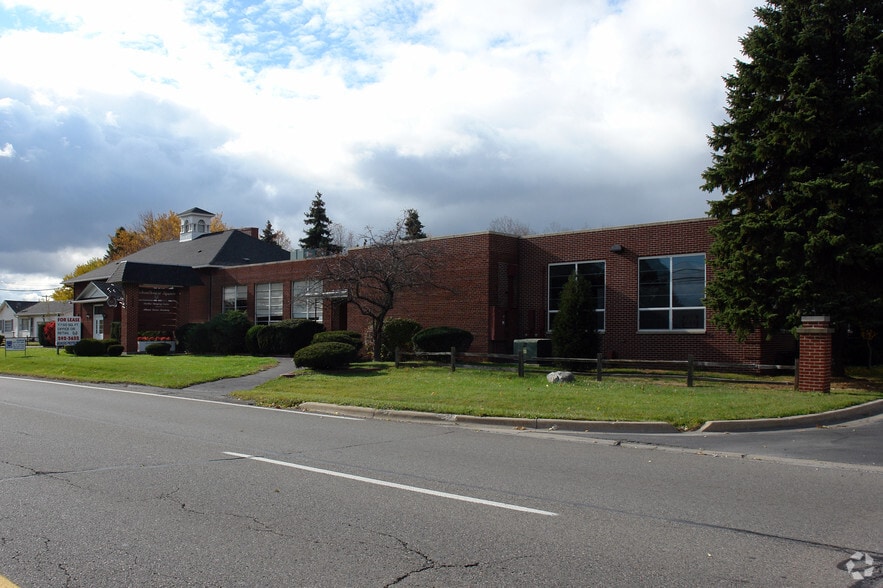 2059 N Monroe St, Monroe, MI for lease - Building Photo - Image 2 of 9