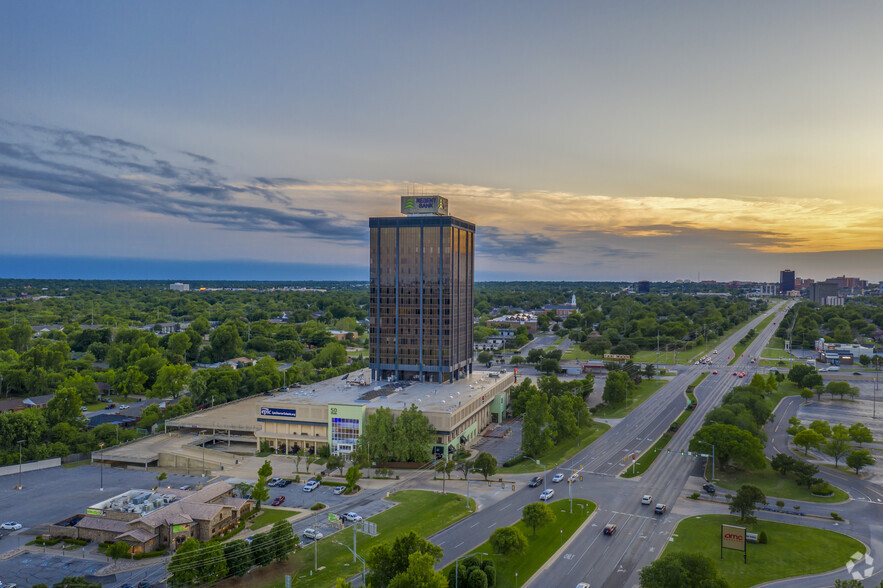 1900 NW Expressway, Oklahoma City, OK for lease - Aerial - Image 2 of 28