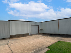 1703 Industrial Blvd, Brenham, TX for lease Building Photo- Image 2 of 7