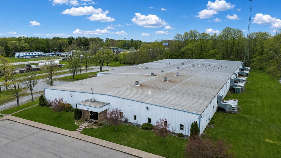 811 Commerce Dr, Kendallville, IN à vendre - Photo du bâtiment - Image 1 de 10