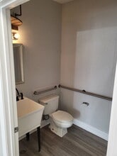 11109-11129 N Oak Tfwy, Kansas City, MO for lease Interior Photo- Image 2 of 3