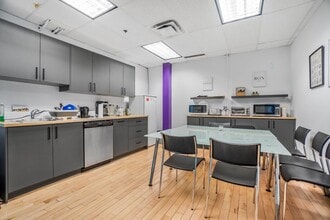 150-152 Rue Notre-Dame E, Montréal, QC for lease Interior Photo- Image 2 of 3