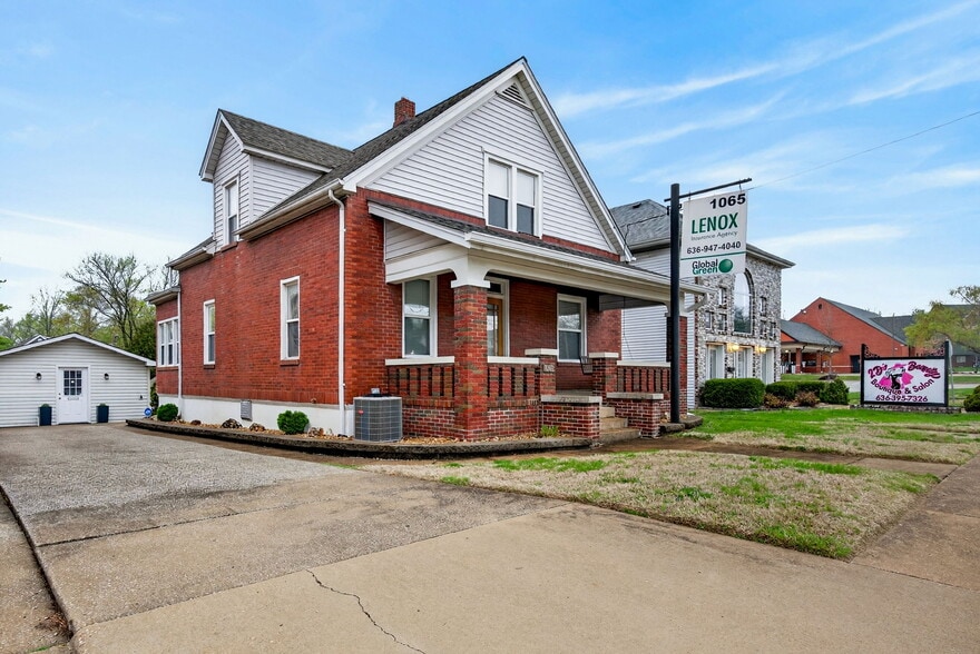 1065 First Capitol Dr, Saint Charles, MO for lease - Building Photo - Image 2 of 14