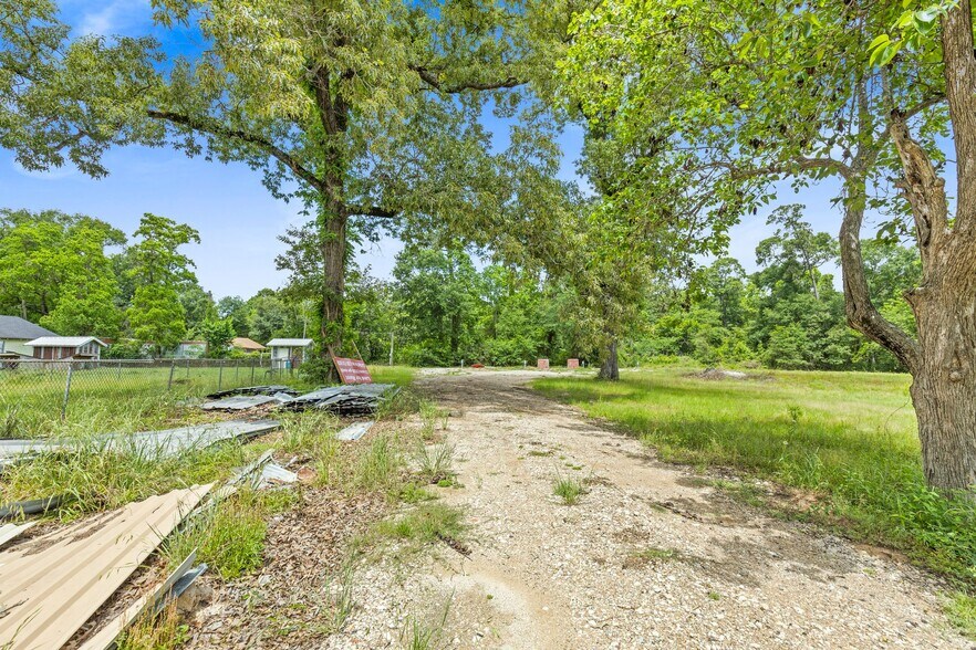 16161 FM 3083 Rd, Conroe, TX à louer - Photo du bâtiment - Image 3 de 10