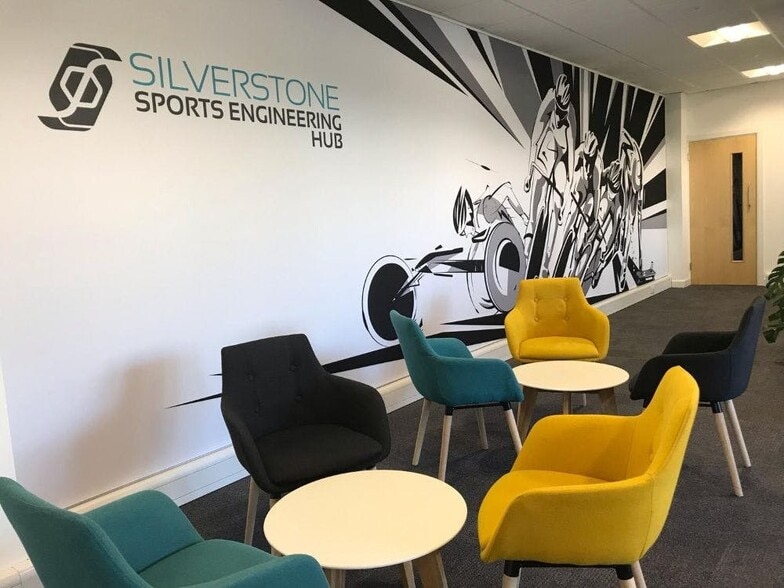 Unit 1129 Silverstone Park, Buckingham Rd, Silverstone à louer - Photo du bâtiment - Image 2 de 11