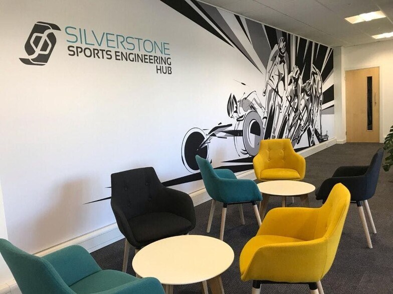 Unit 1129 Silverstone Park, Buckingham Rd, Towcester à louer - Photo du bâtiment - Image 2 de 11