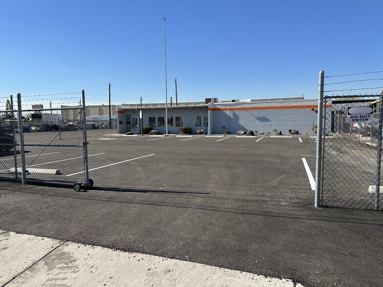 4120 N 38th Dr, Phoenix, AZ for lease - Building Photo - Image 2 of 5