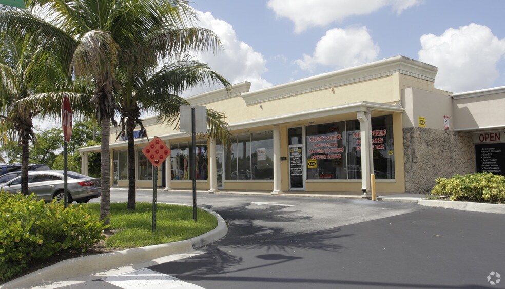 131-141 S State Road 7, Fort Lauderdale, FL à louer - Photo du bâtiment - Image 3 de 4