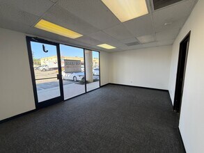 23962 Alessandro Blvd, Moreno Valley, CA à louer Photo intérieure- Image 2 de 4