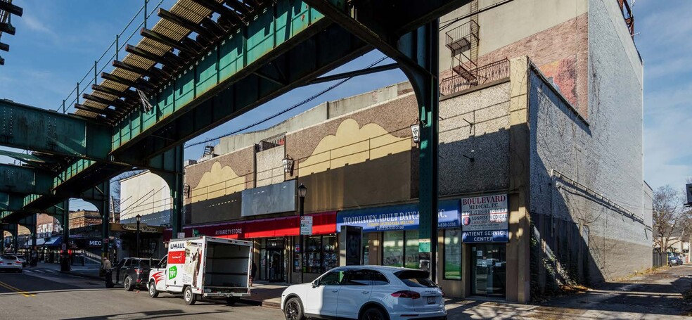96-01 Jamaica Avenue portefeuille de 2 propriétés à vendre sur LoopNet.ca - Photo du bâtiment - Image 3 de 4