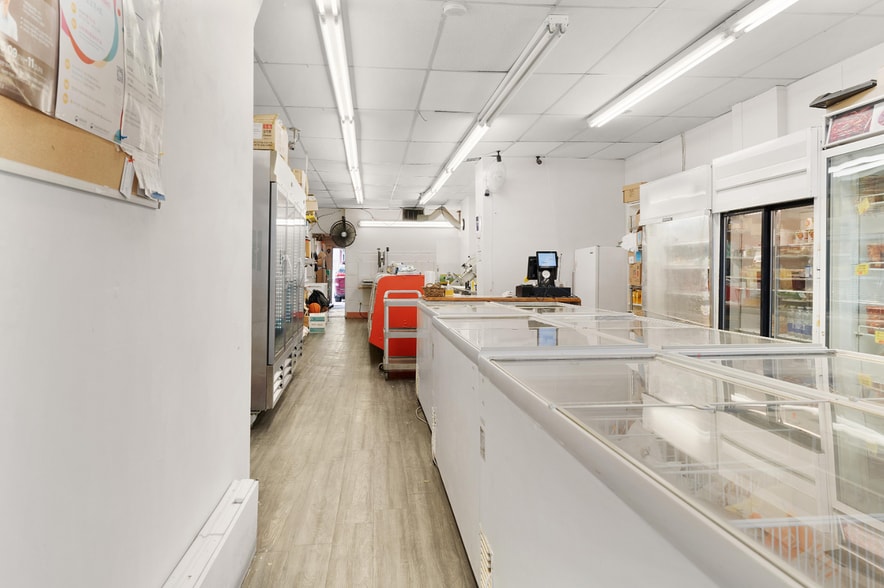 676 Bloor St W, Toronto, ON à vendre - Photo intérieure - Image 3 de 24