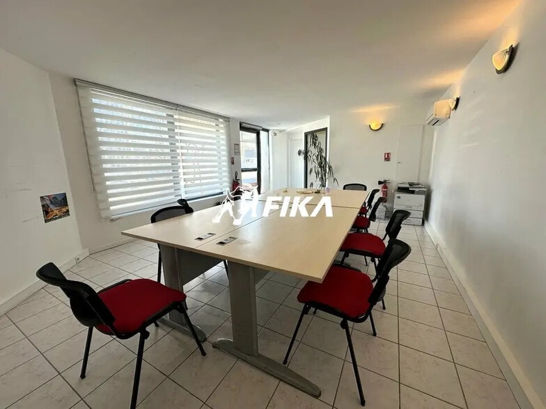 Office in Fenouillet for lease - Interior Photo - Image 2 of 5