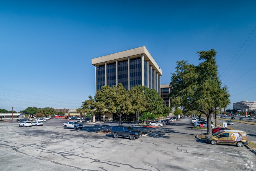 909 NE Loop 410, San Antonio, TX à vendre - Photo du bâtiment - Image 2 de 42