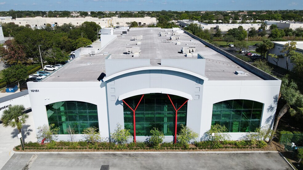 10151 NW 67th St, Tamarac, FL à vendre - Photo du bâtiment - Image 1 de 21