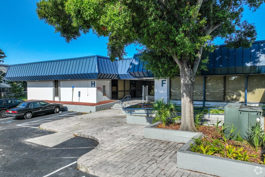 1301 Seminole Blvd, Largo, FL for lease - Building Photo - Image 2 of 12