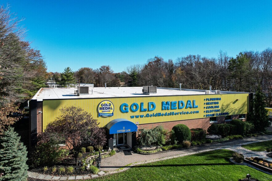 11 Cotters Ln, East Brunswick, NJ à vendre - Photo du bâtiment - Image 2 de 47