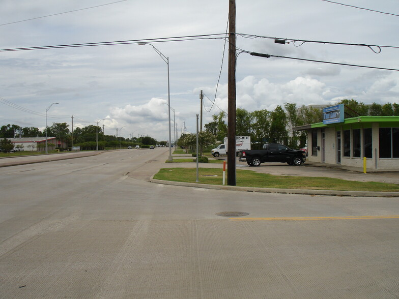 1631 N Main St, Pearland, TX à louer - Photo du b timent - Image 1 de 9