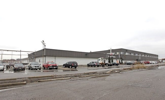 Plus de détails pour 145 Carrier Dr, Toronto, ON - Industriel à louer