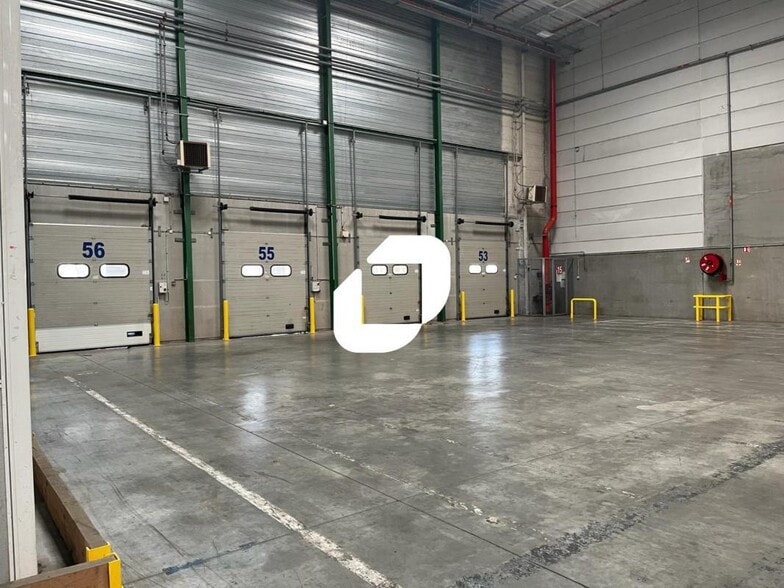 Industrial in Bruyères-sur-Oise for lease - Building Photo - Image 3 of 13