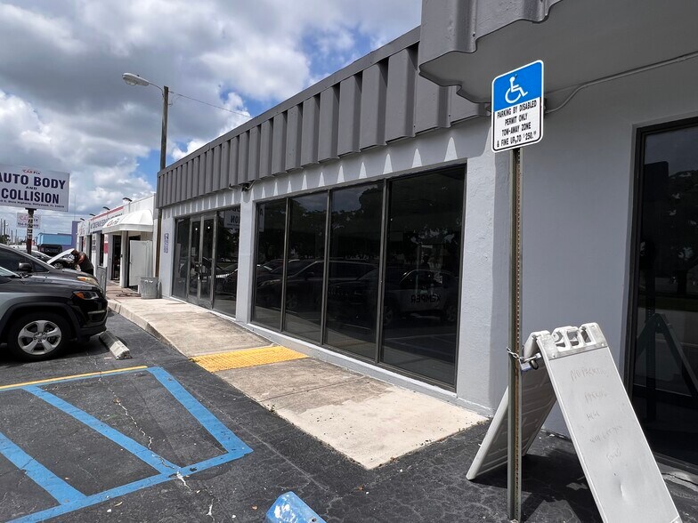 1100 S Dixie Hwy, Hollywood, FL à louer - Photo du bâtiment - Image 2 de 18