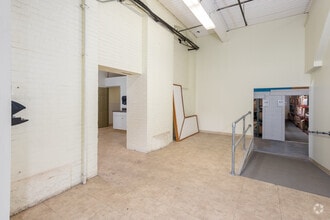 1 Tupperware Dr, North Smithfield, RI à louer Photo intérieure- Image 1 de 13