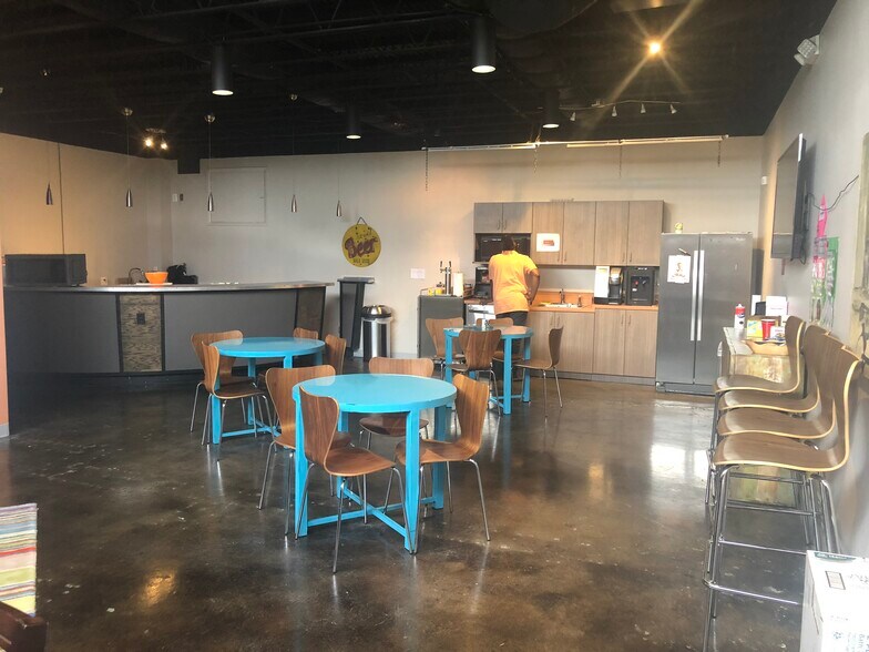 1314 Ellsworth Industrial Blvd NW, Atlanta, GA à louer - Photo du bâtiment - Image 3 de 7