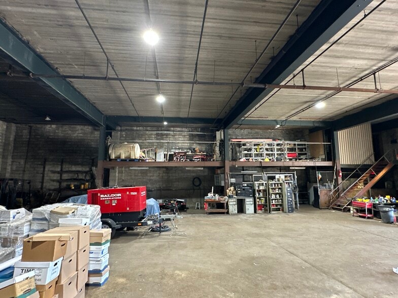 46-27 54th Rd, Maspeth, NY for lease - Building Photo - Image 3 of 17