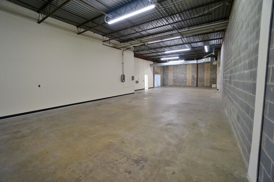 7207 Lockport Pl, Lorton, VA à louer - Photo du bâtiment - Image 3 de 25