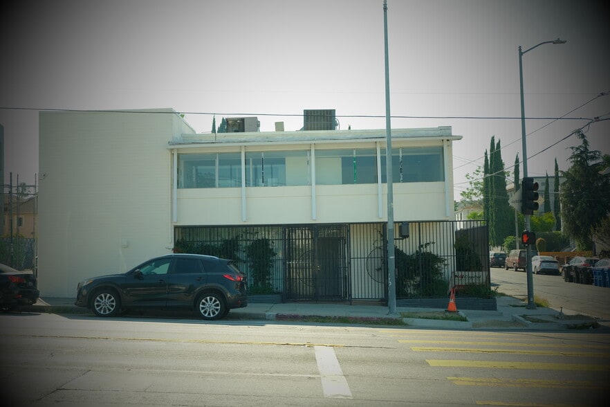 906 N Alvarado St, Los Angeles, CA for lease - Building Photo - Image 2 of 15