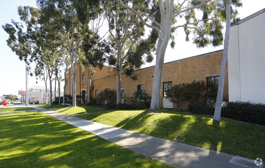 8758-8764 Venice Blvd, Los Angeles, CA à louer - Photo du bâtiment - Image 2 de 7