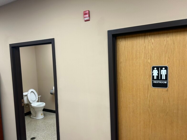 303 6th Ave, Saint Albans, WV for lease - Building Photo - Image 2 of 7