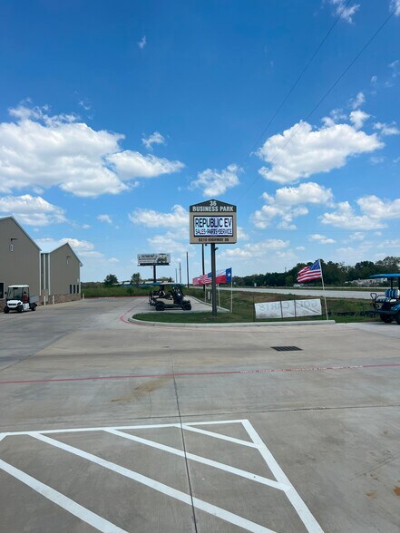 9210 Highway 36, Needville, TX à louer - Photo du bâtiment - Image 2 de 16
