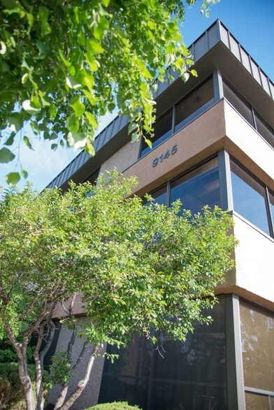 9145 E Kenyon Ave, Denver, CO à louer - Photo du bâtiment - Image 2 de 11