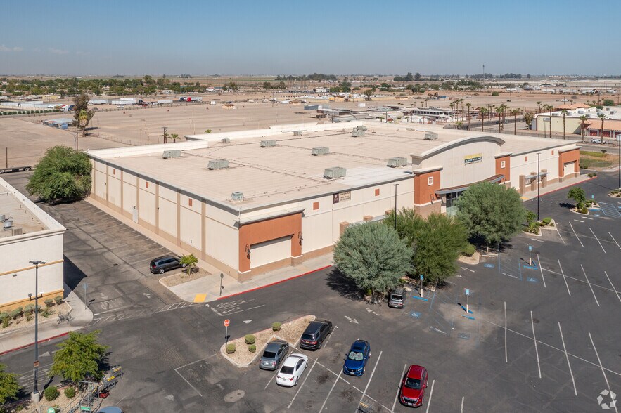 1407 Imperial Ave W, Calexico, CA à vendre - Photo du bâtiment - Image 3 de 8