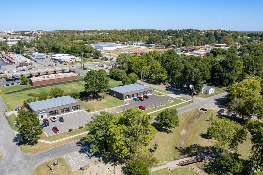 504 W Iola St, Broken Arrow, OK à vendre - Photo du bâtiment - Image 2 de 5