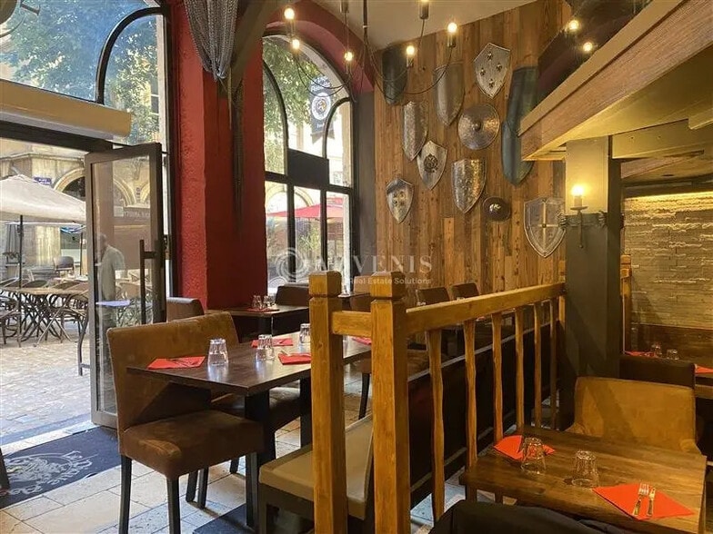 Retail in Lyon for sale - Interior Photo - Image 2 of 3