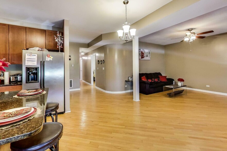 6700 S Clyde Ave, Chicago, IL for sale - Interior Photo - Image 3 of 5