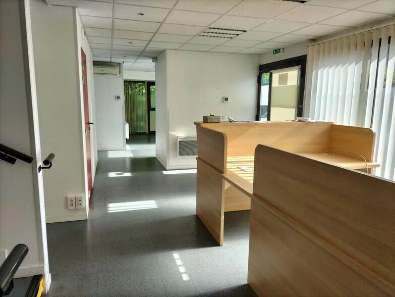 756 Rue Edouard Herriot, Jassans-Riottier à louer - Photo du bâtiment - Image 3 de 21