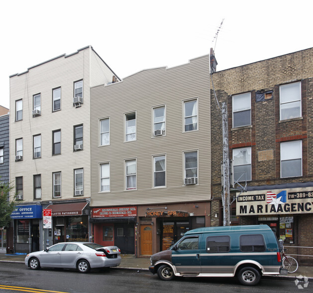 592 Manhattan Ave, Brooklyn, NY for sale - Primary Photo - Image 1 of 1