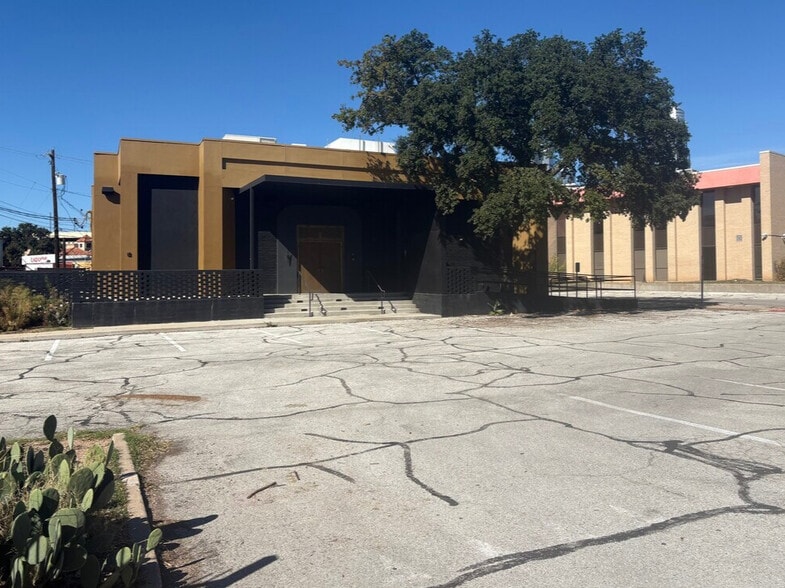110 E Riverside Dr, Austin, TX for lease - Building Photo - Image 1 of 11