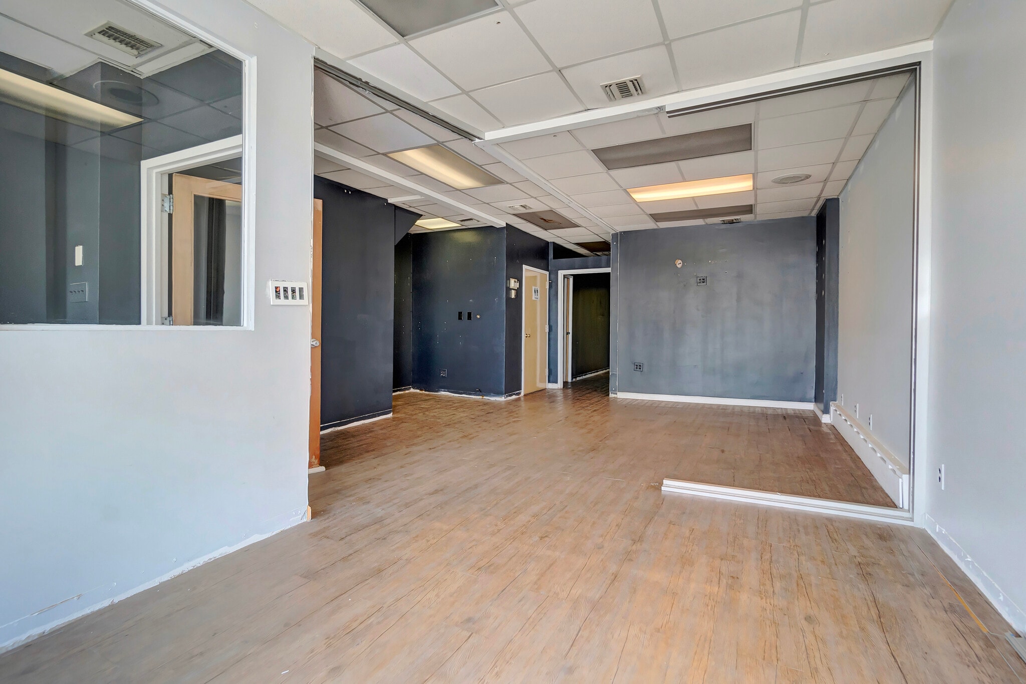 188-02-188-04 Northern Blvd, Flushing, NY à louer Photo intérieure- Image 1 de 6