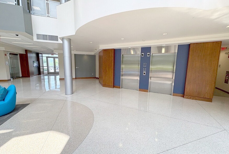 7 Great Valley Pky, Malvern, PA for lease - Building Photo - Image 2 of 10