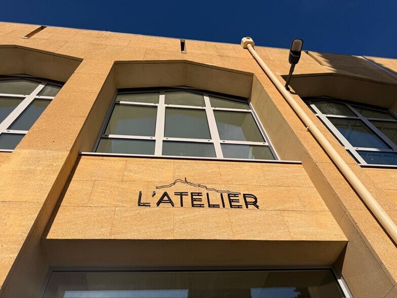 Flex in Aix-en-Provence for lease - Building Photo - Image 3 of 10